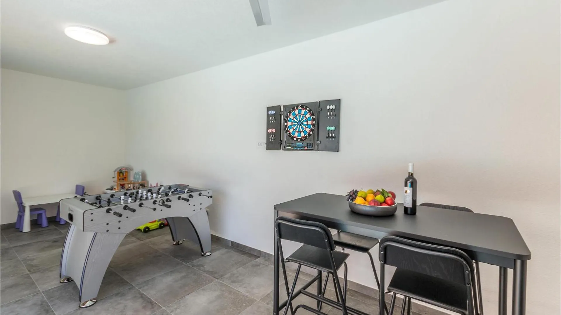 5 Bedroom Amazing Home In Kakma 0*,