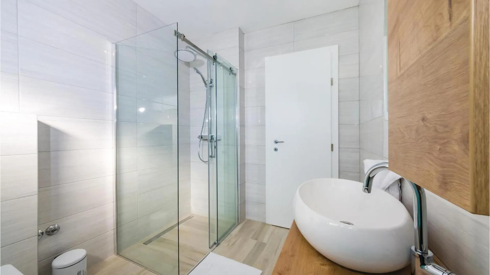 5 Bedroom Amazing Home In Kakma