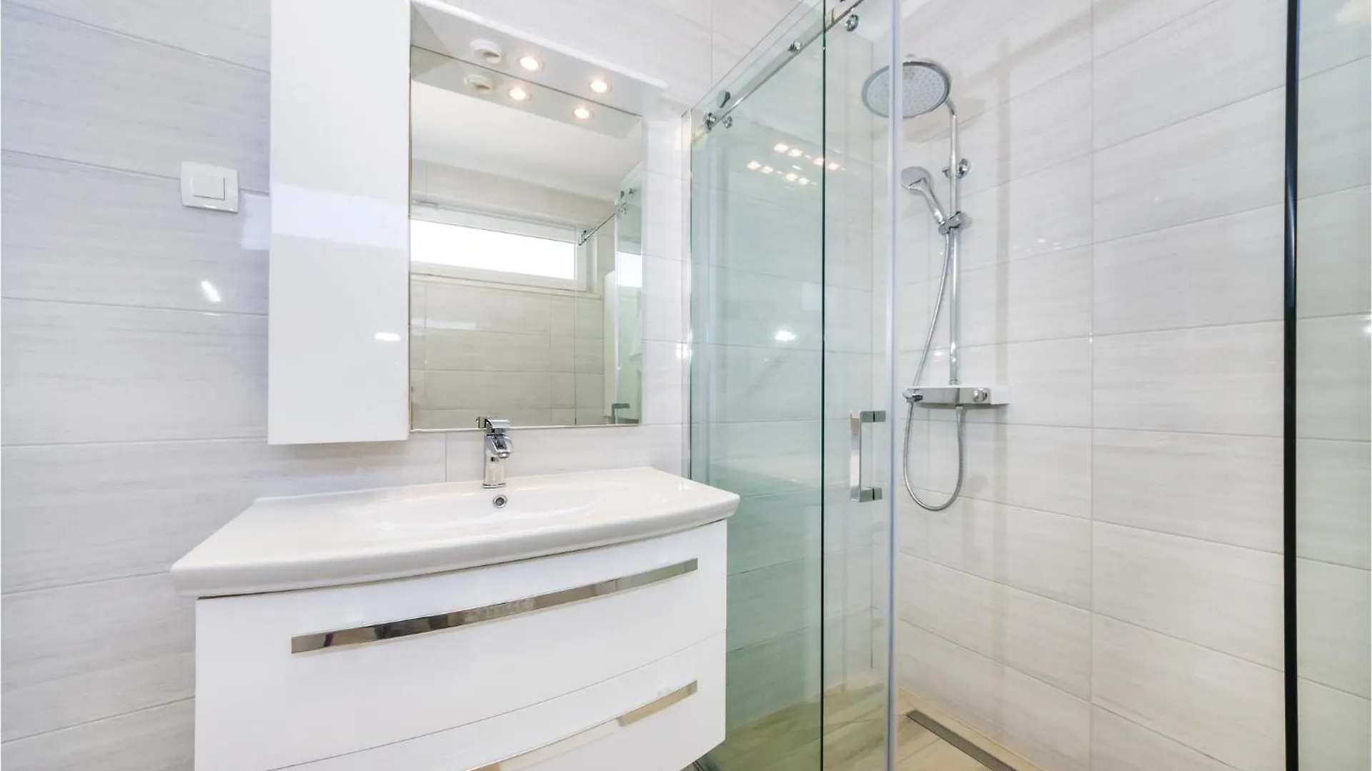 בית נופש 5 Bedroom Amazing Home In Kakma